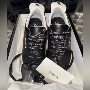 AUTHENTIC (Worn) Chanel Sneakers in black leather size 39.5.